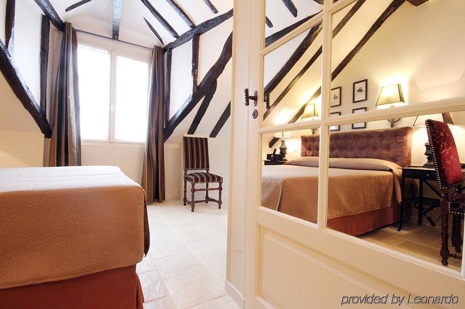Hotel Saint-Louis Marais Paris Exterior photo